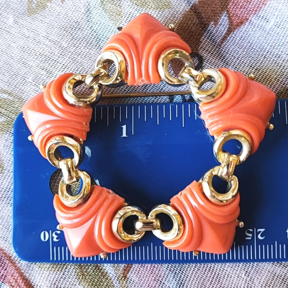 Coral Molded Plastic Gold Tone Star Shaped Brooch Large Statement Pin Unsigned